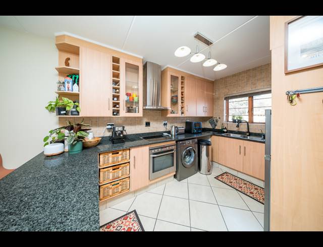 3 BEDROOM TOWNHOUSE FOR SALE IN BEDFORD GARDENS